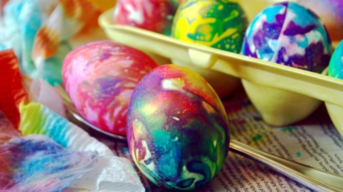 Coloring eggs with food coloring