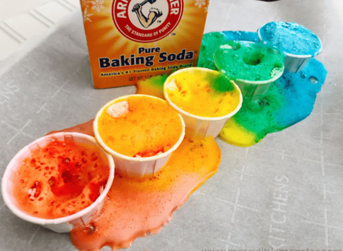 Baking soda food coloring vinegar