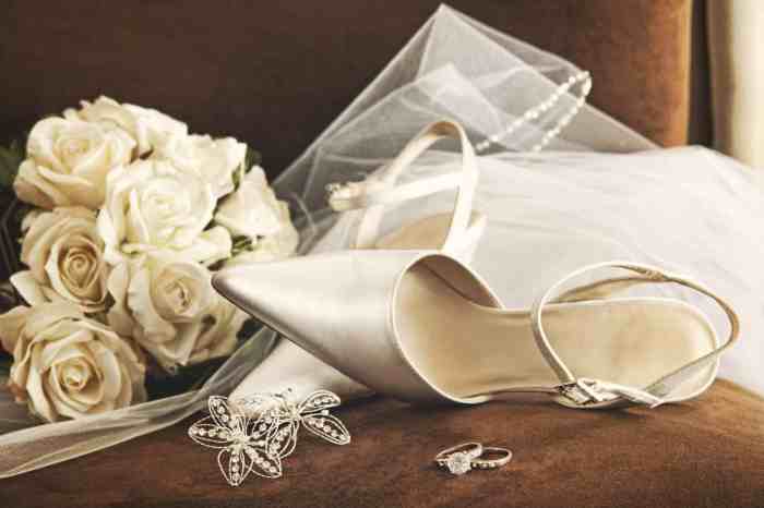 How to accessorize wedding dress