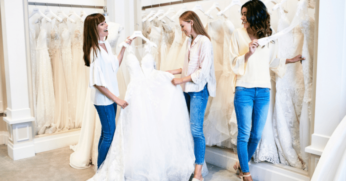 How far in advance to get wedding dress