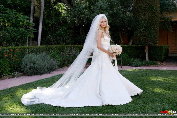 Avril lavigne wedding dress